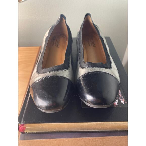 Joseph Seibel Pippa Ballet Cap Toe Black Patent Silver Flats ~ Sz 40 Ah Comfort! - Picture 6 of 7